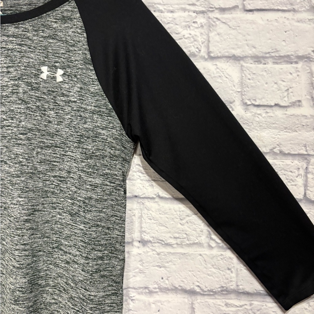 Under Armour Women's Black and Gray Raglan Top Medium - Picture 2 of 6
